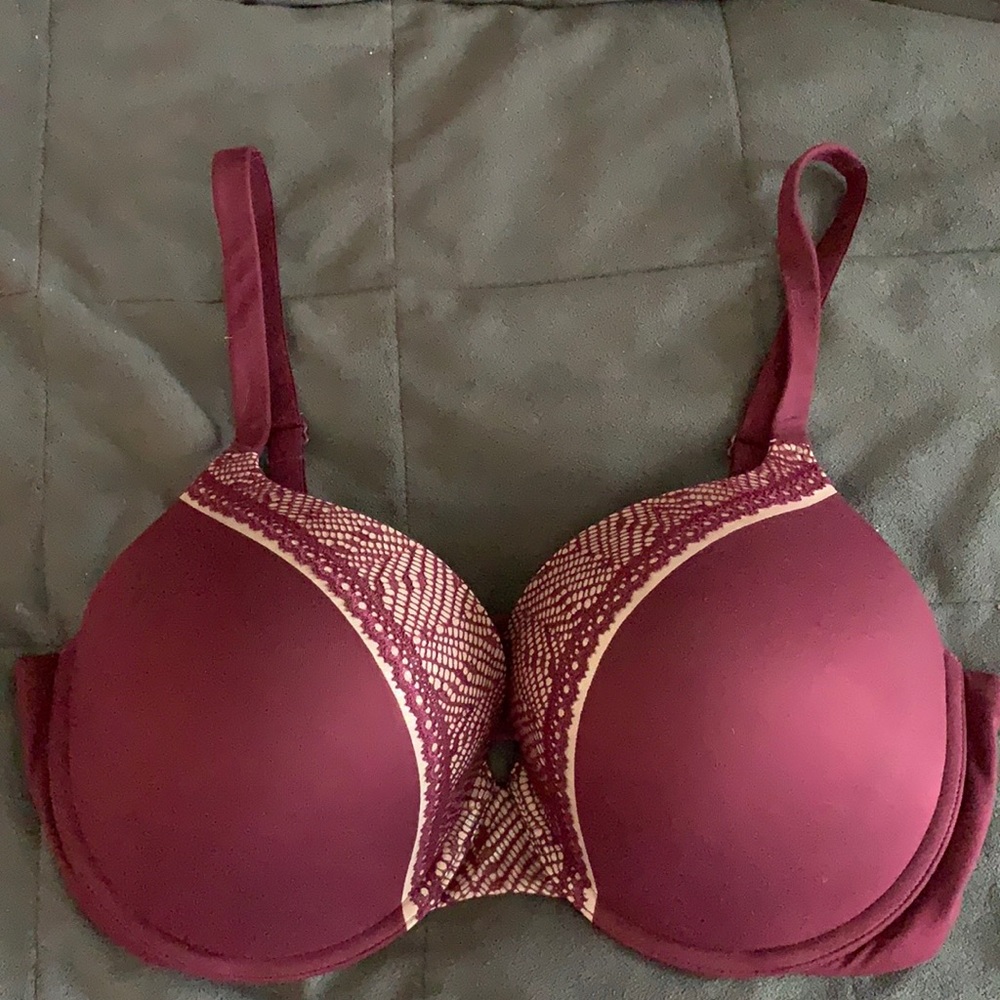 Victoria’s Secret Body byVictoria PerfectShape Bra